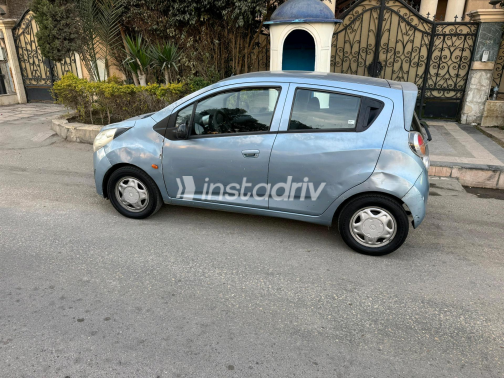 Chevrolet Spark 2011 White Manual Used for Sale in Cairo - 7