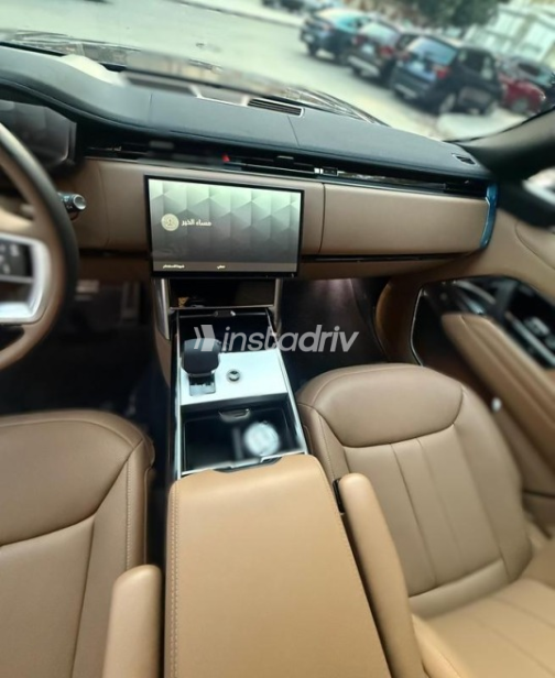 Land Rover Range Rover Vogue 2025 Brown Automatic Used for Sale in Cairo - 7