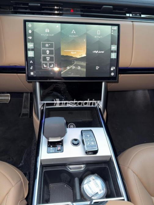 Land Rover Range Rover Vogue 2025 Brown Automatic Used for Sale in Cairo - 9