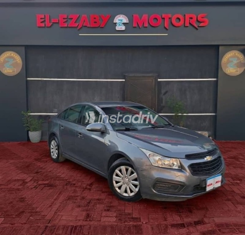 Chevrolet Cruze 2017 Gray Automatic Used for Sale in Nasr city - 3