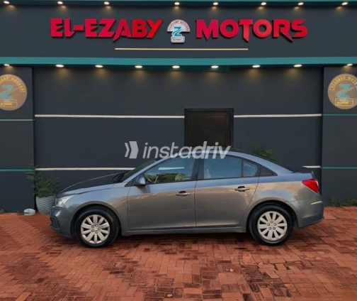Chevrolet Cruze 2017 Gray Automatic Used for Sale in Nasr city - 5