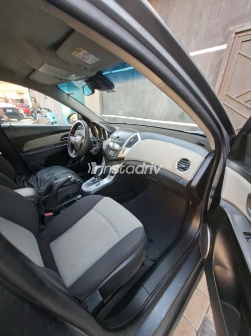Chevrolet Cruze 2017 Gray Automatic Used for Sale in Nasr city - 9