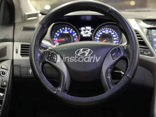 هيونداي إلنترا 2015 فضي أوتوماتيك مستعملة للبيع في الإسكندرية - 10