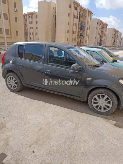 Renault Sandero 2013 Dark Blue Automatic Used for Sale in Greater Cairo ( Cairo + Giza) - 2