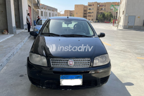 Fiat Punto 2012 Black Manual Used for Sale in Helwan - 5