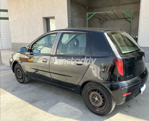 Fiat Punto 2012 Black Manual Used for Sale in Helwan - 10