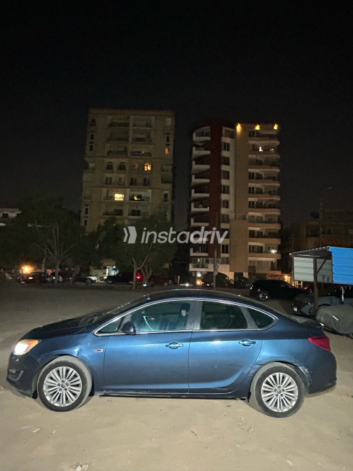 اوبل أسترا 2014 أزرق أوتوماتيك مستعملة للبيع في مصر الجديدة - 3