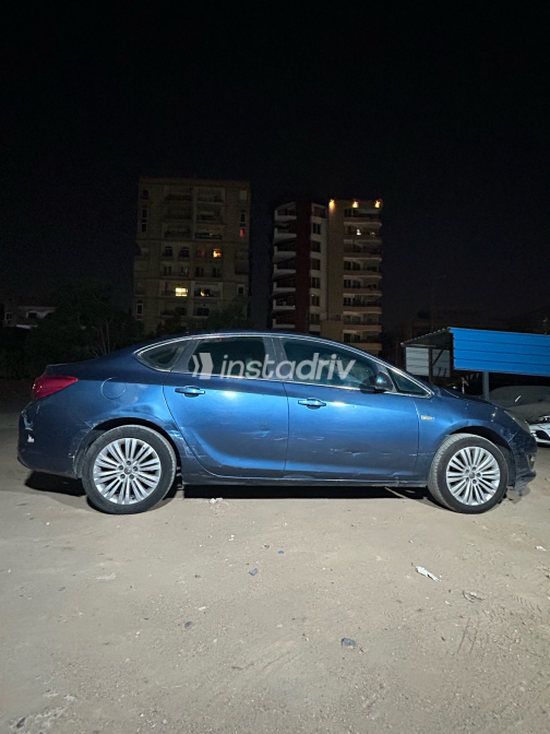اوبل أسترا 2014 أزرق أوتوماتيك مستعملة للبيع في مصر الجديدة - 7