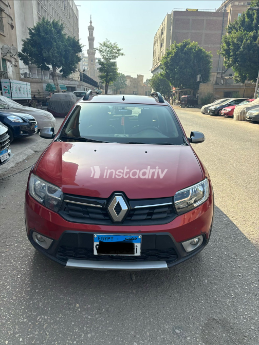 Renault Sandero Step Way 2018 White Automatic Used for Sale in Cairo - 2