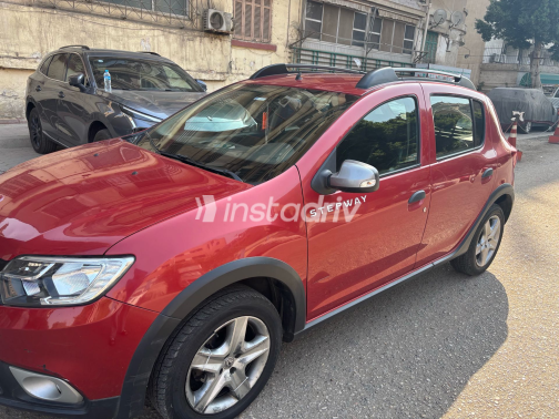 Renault Sandero Step Way 2018 White Automatic Used for Sale in Cairo - 3