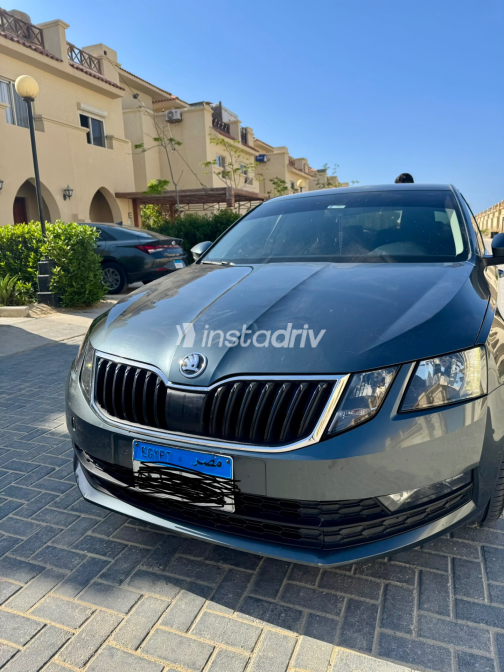 سكودا اوكتافيا A7 2020 رمادي غامق أوتوماتيك مستعملة للبيع في الزقازيق - 2