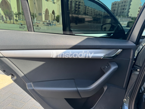 سكودا اوكتافيا A7 2020 رمادي غامق أوتوماتيك مستعملة للبيع في الزقازيق - 4