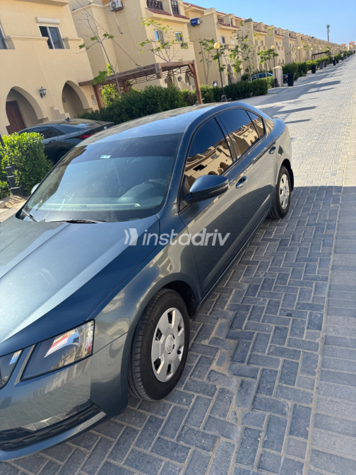 سكودا اوكتافيا A7 2020 رمادي غامق أوتوماتيك مستعملة للبيع في الزقازيق - 6
