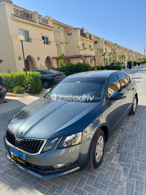 سكودا اوكتافيا A7 2020 رمادي غامق أوتوماتيك مستعملة للبيع في الزقازيق - 7