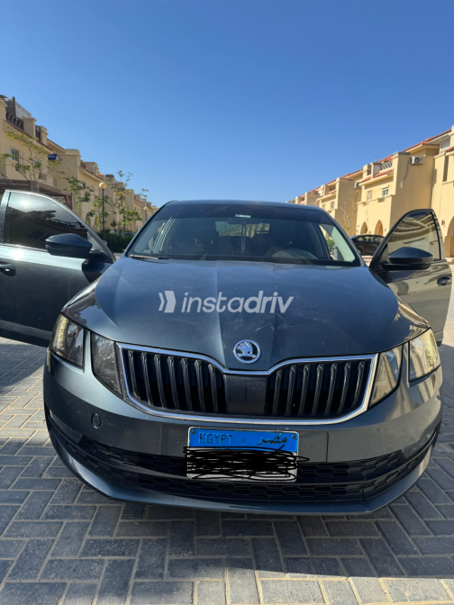 سكودا اوكتافيا A7 2020 رمادي غامق أوتوماتيك مستعملة للبيع في الزقازيق - 8