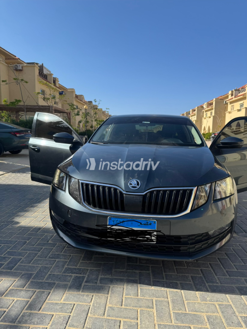 سكودا اوكتافيا A7 2020 رمادي غامق أوتوماتيك مستعملة للبيع في الزقازيق - 9