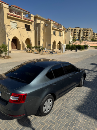 سكودا اوكتافيا A7 2020 رمادي غامق أوتوماتيك مستعملة للبيع في الزقازيق