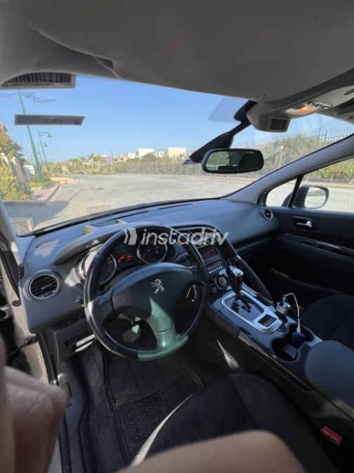Peugeot 3008 2016 Gold Automatic Used for Sale in Zamalek - 4