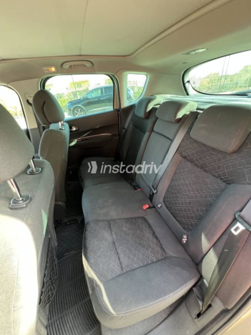 Peugeot 3008 2016 Gold Automatic Used for Sale in Zamalek - 5