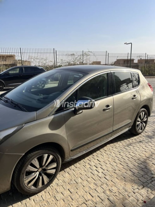 Peugeot 3008 2016 Gold Automatic Used for Sale in Zamalek - 6