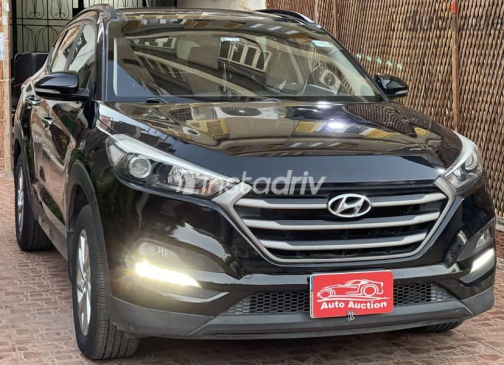 Hyundai Tucson 2017 Black Automatic Used for Sale in Downtown - 3