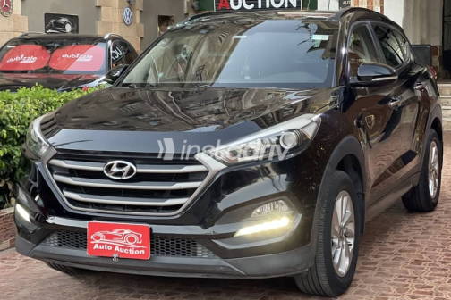 Hyundai Tucson 2017 Black Automatic Used for Sale in Downtown - 4