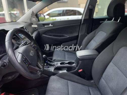 Hyundai Tucson 2017 Black Automatic Used for Sale in Downtown - 5