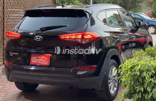 Hyundai Tucson 2017 Black Automatic Used for Sale in Downtown - 6