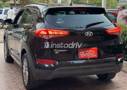Hyundai Tucson 2017 Black Automatic Used for Sale in Downtown - 7
