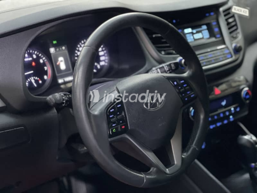 Hyundai Tucson 2017 Black Automatic Used for Sale in Downtown - 8