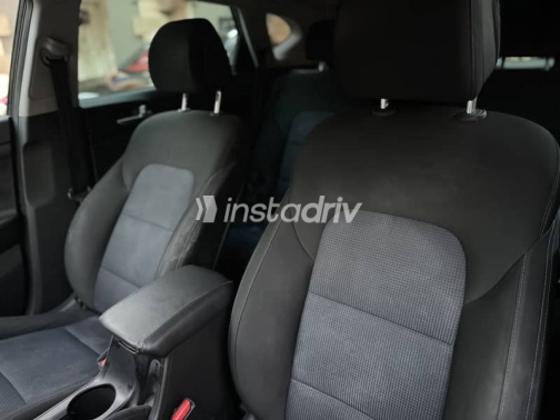 Hyundai Tucson 2017 Black Automatic Used for Sale in Downtown - 9