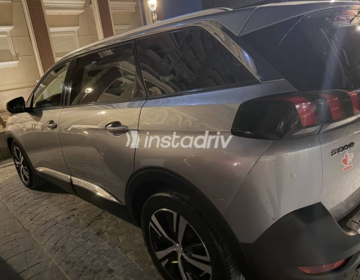 بيجو 5008 2020 فضي أوتوماتيك مستعملة للبيع في الإسكندرية - 10