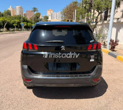 بيجو 5008 2019 أسود أوتوماتيك مستعملة للبيع في الإسكندرية - 4