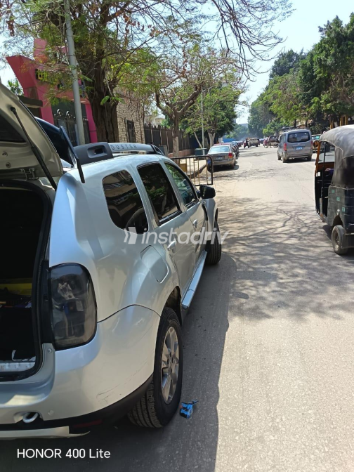 Renault Duster 2017 Silver Automatic Used for Sale in Cairo - 9