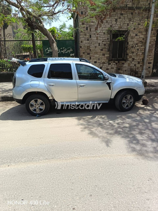 Renault Duster 2017 Silver Automatic Used for Sale in Cairo - 10