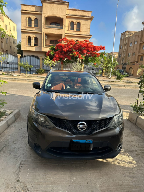 Nissan Qashqai 2016 Brown Automatic Used for Sale in Giza - 9