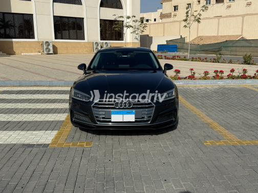 اودي A5 2019 رمادي أوتوماتيك مستعملة للبيع في القاهرة - 1
