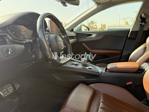 اودي A5 2019 رمادي أوتوماتيك مستعملة للبيع في القاهرة - 2