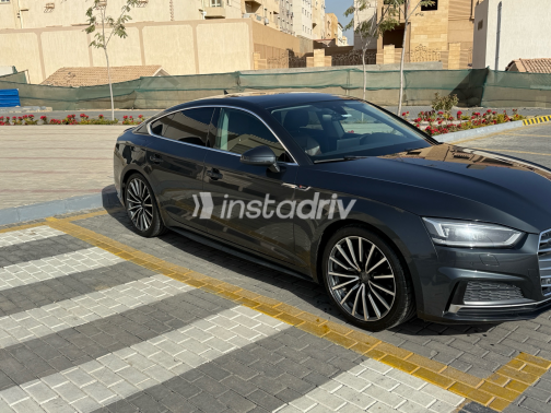 اودي A5 2019 رمادي أوتوماتيك مستعملة للبيع في القاهرة - 4