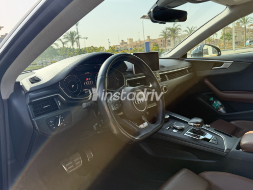 اودي A5 2019 رمادي أوتوماتيك مستعملة للبيع في القاهرة - 6