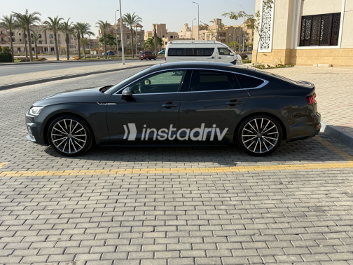 اودي A5 2019 رمادي أوتوماتيك مستعملة للبيع في القاهرة - 8
