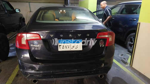 Volvo S60 2018 Dark Blue Automatic Used for Sale in Downtown - 6