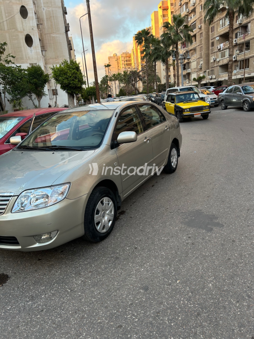 تويوتا كورولا 2006 ذهبي يدوي مستعملة للبيع في الإسكندرية - 9