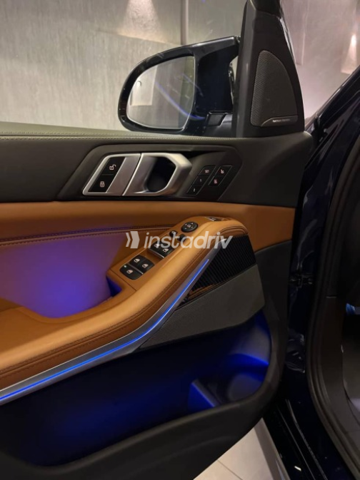 بي ام دبليو X5 2025 أزرق غامق أوتوماتيك جديدة للبيع في القاهرة - 6