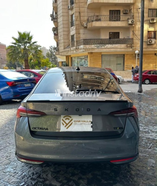 سكودا اوكتافيا 2025 رمادي أوتوماتيك مستعملة للبيع في مدينة نصر - 4