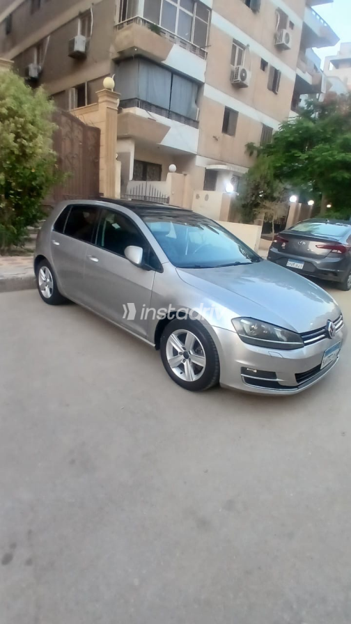 فولكس فاغن جولف 2014 شامبين أوتوماتيك مستعملة للبيع في المقطم - 2