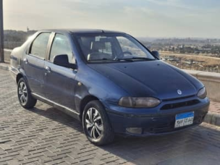فيات سينا 2000 أزرق غامق يدوي مستعملة للبيع في حدائق الزيتون