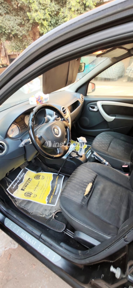 Renault Logan 2014 Black Automatic Used for Sale in Cairo - 2