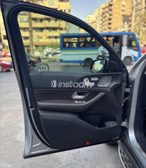 Mercedes GLE 450 2023 Silver Automatic Used for Sale in Cairo - 3