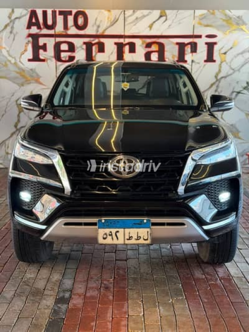 تويوتا فورتشنر 2022 أسود أوتوماتيك مستعملة للبيع في مدينة نصر - 1